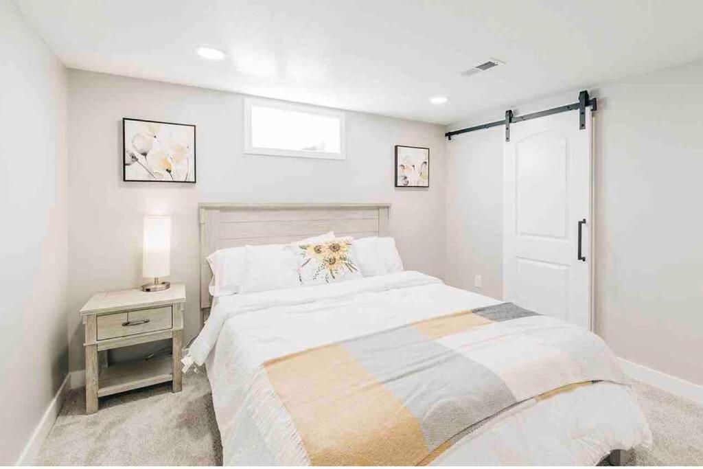 Beautiful Luxury Home Freshly Renovated With Big Yard, Seating & Grill Pad 코타지 그로브 외부 사진