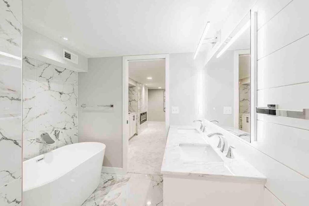 Beautiful Luxury Home Freshly Renovated With Big Yard, Seating & Grill Pad 코타지 그로브 외부 사진
