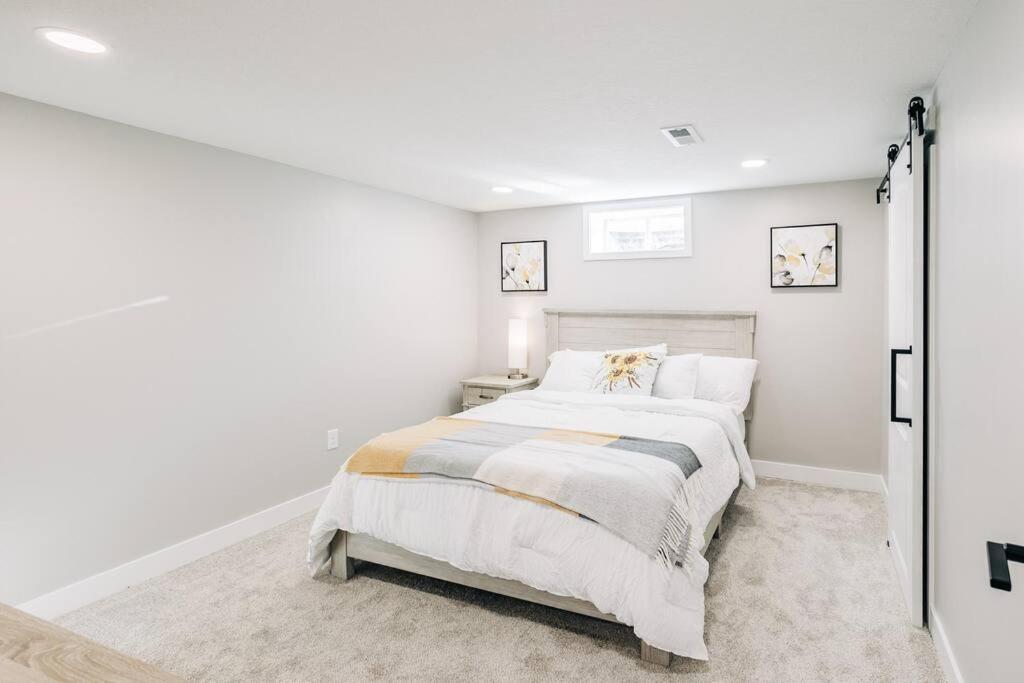 Beautiful Luxury Home Freshly Renovated With Big Yard, Seating & Grill Pad 코타지 그로브 외부 사진