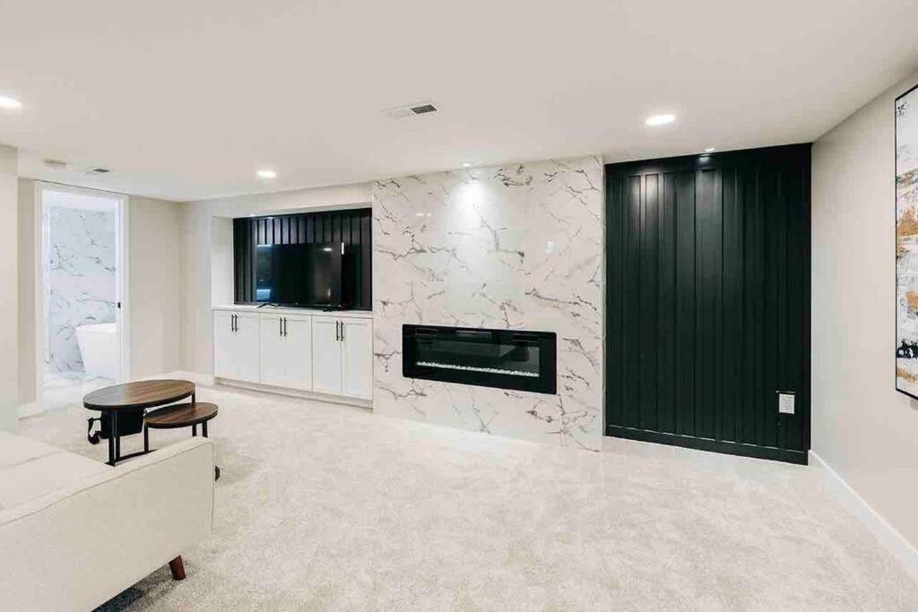 Beautiful Luxury Home Freshly Renovated With Big Yard, Seating & Grill Pad 코타지 그로브 외부 사진