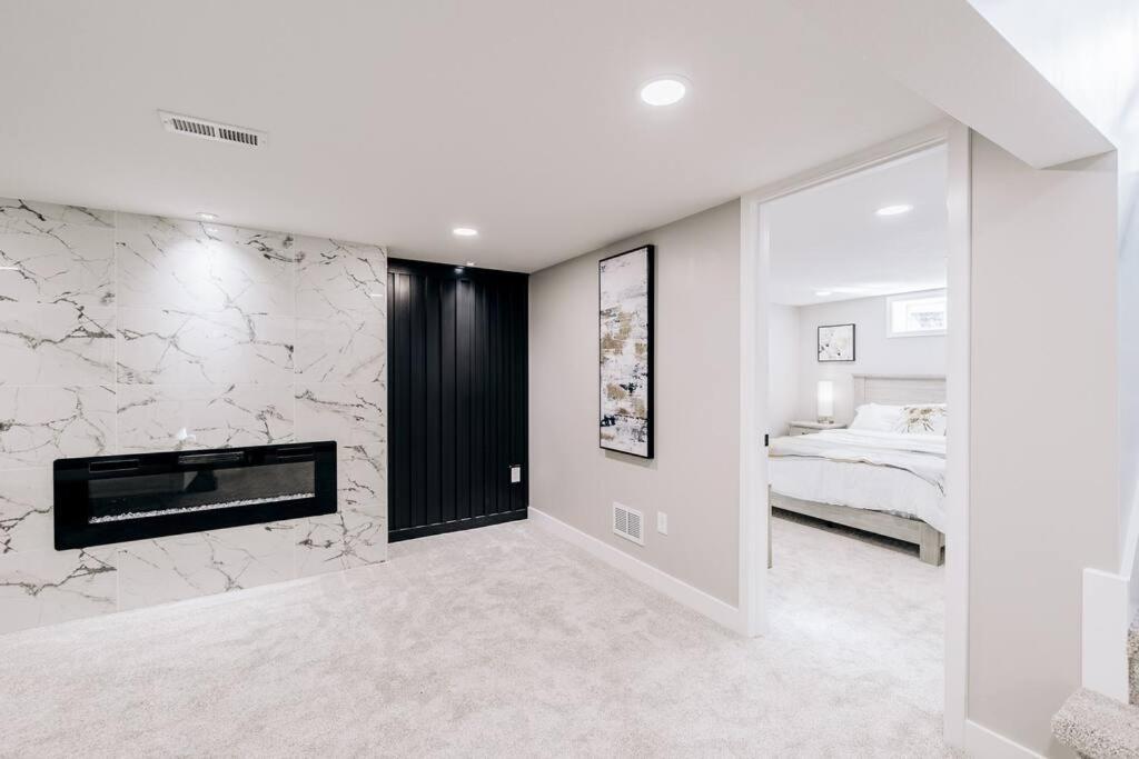 Beautiful Luxury Home Freshly Renovated With Big Yard, Seating & Grill Pad 코타지 그로브 외부 사진