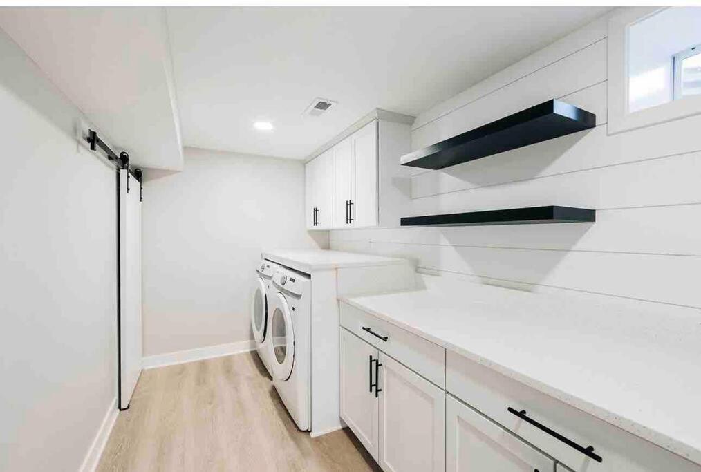 Beautiful Luxury Home Freshly Renovated With Big Yard, Seating & Grill Pad 코타지 그로브 외부 사진