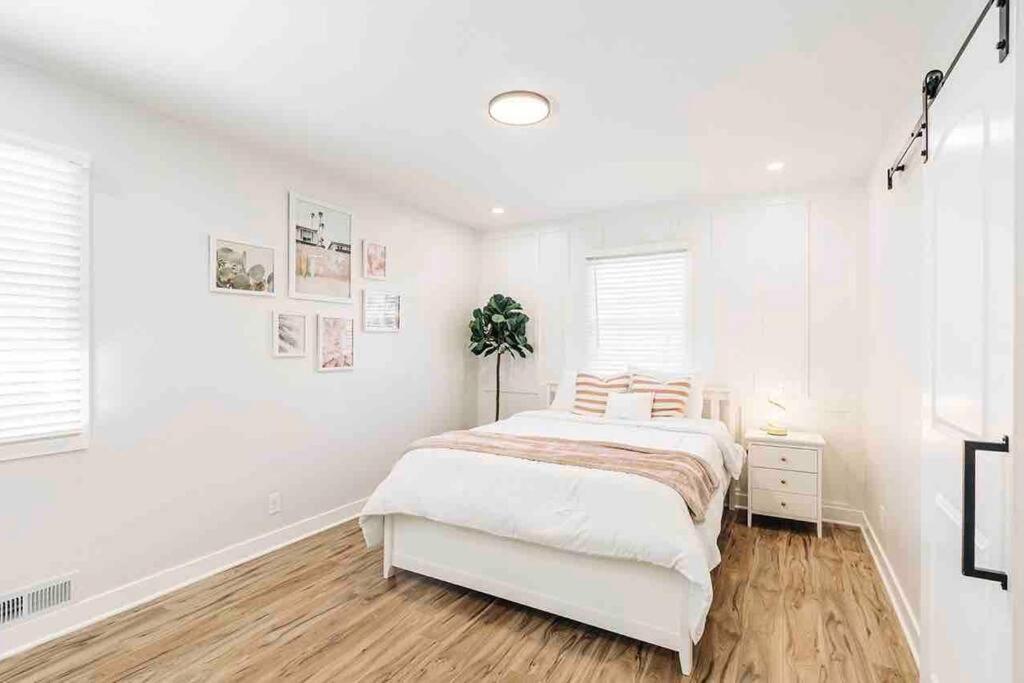 Beautiful Luxury Home Freshly Renovated With Big Yard, Seating & Grill Pad 코타지 그로브 외부 사진